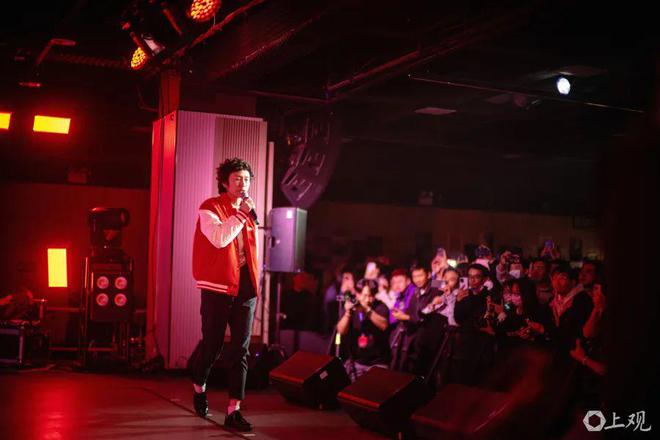 演出邀约已排到9月打算今年结婚冰球突破豪华版41岁男歌手复出(图12)